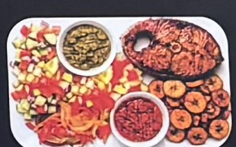 Menu Cocody : darnes de thon, alloco et condiments
