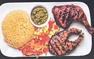 Menu Plateau : poulet braisé, darnes de thon, attiéké et condiments
